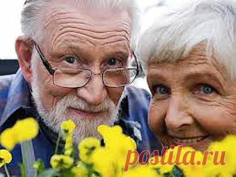 Почему одни люди стареют «стремительно» быстро, а другие живут долго? Старение человека – это старение его внутренних органов (мозга, сердца, сосудов, печени и т. д.), старение органов – это старение их клеток, старение клеток – это старение их информационно - наследственной системы в виде огромной молекулы ДНК, содержащейся в ядрах клеток. В конечном счете, сущность старения животного и человека можно раскрыть, если узнать по какой причине стареет ДНК клеток.