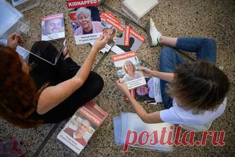 Израиль заявил об отсутствии прогресса в переговорах с ХАМАС о заложниках. Посол Израиля в Москве Александр Бен Цви заявил, что нет абсолютно никаких подвижек в деле по освобождению удерживаемых радикальным палестинским движением ХАМАС в секторе Газа израильских заложников. Сообщается, что ХАМАС сам в одностороннем порядке должен освободить женщин, детей, стариков.