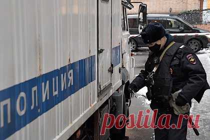 Россиянка вместе с 20-летним знакомым расправилась с супругом. В Республике Дагестан задержали 32-летнюю жительницу Хасавюрта, заподозренную в расправе над супругом. После обнаружения тела 37-летнего бизнесмена под подозрение попала его супруга. При расследовании выяснилось, что она учинила расправу над мужем вместе с 20-летним знакомым, которого также задержали.