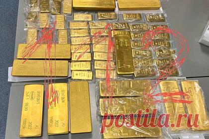 Трое контрабандистов попались на попытке вывоза из России 225 килограммов золота. Трое граждан Армении попались на попытке вывоза из России 225 килограммов золота — их задержали в одном из столичных аэропортов. Предварительно, стоимость золота оценивается в сумму не менее 770 миллионов рублей. Личности контрабандистов пока что не раскрываются, как и источник золота.
