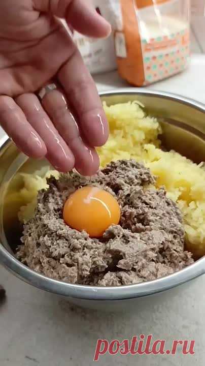 Одна рыбная консерва и вкусный ужин готов! Рыбная вкуснятина!!! Хрустящая корочка сверху и нежная внутри. Лучше магазинных наггетсов в 1000 раз, а главное дешево и вы знаете что в них.