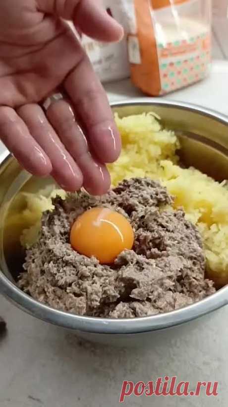 Одна рыбная консерва и вкусный ужин готов! Рыбная вкуснятина!!! Хрустящая корочка сверху и нежная внутри. Лучше магазинных наггетсов в 1000 раз, а главное дешево и вы знаете что в них.