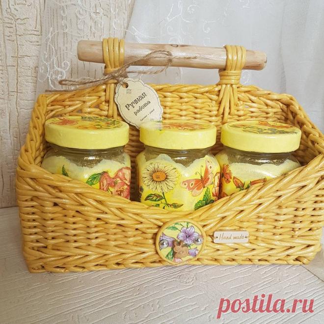 плетение из бумажных трубочек в Instagram: «В дополнении уже к готовой хлебницы у меня появились ещё и полочки для специй одна большая с тремя стеклянными баночками. На баночках на…» 72 отметок «Нравится», 4 комментариев — плетение из бумажных трубочек (@smidtnatasa) в Instagram: «В дополнении уже к готовой хлебницы у меня появились ещё и полочки для специй одна большая с тремя…»