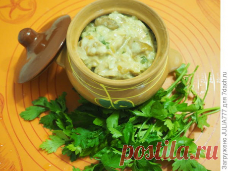 Под белыми грибами - курицы кусочки. Положим это всё в волшебные горшочки - пошаговый рецепт приготовления с фото