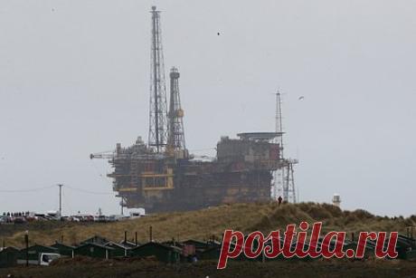 Ценам на нефть предрекли скачок после решения ОПЕК+. Биржевые цены на эталонную североморскую марку нефти Brent могут вырасти до 88-90 долларов за баррель в среднесрочной перспективе после решения стран-участниц ОПЕК+ сократить объемы добычи сырья в начале 2024 года. Об этом заявил аналитик компании Freedom Finance Global Владимир Чернов. Его слова приводит «Финам».