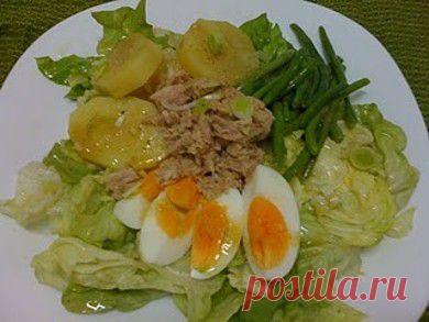 (+1) тема - Салат НИСУАЗ | Любимые рецепты
Винный или яблочный уксус	0,2 ст.	Дижонская горчица	1 ч. л.
Оливковое масло	0,5 ст.	Соль и перец	по вкусу
Мёд	1 ч. л.	Салат листовой (латук, айсберг, пекинская капуста)	1 пуч.
Стручковая фасоль	110 г	Картофель	6 шт.
Яйца	2 шт.	Оливки без косточки	0,2 ст.
Зеленый лук	2 стеб.	Тунец, консервы в масле