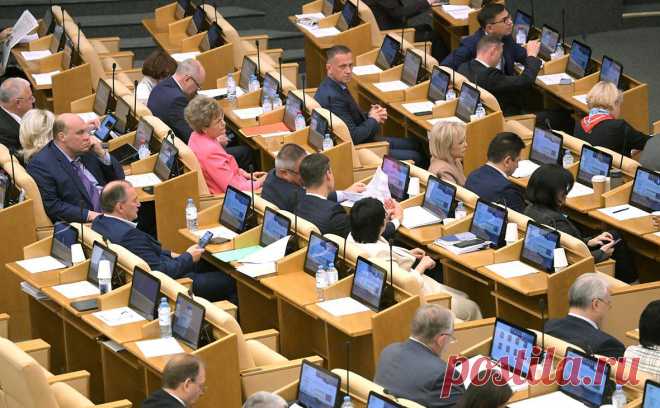 В Госдуме поддержали дополнительные поправки в закон о выборах президента. Часть из них касаются проведения голосования на территориях, где действует военное положение. В настоящее время оно объявлено в четырех новых регионах — ДНР, ЛНР, Херсонской и Запорожской областях