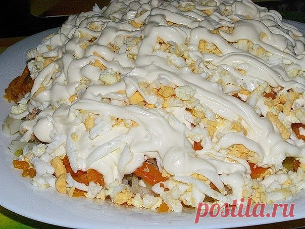 9 вкуснейших салатов на каждый день! 

1. Салат с сухариками 

Ингредиенты:

● Огурец свежий большой — 1 шт.
● Грудка куриная отварная (или куриная ветчина) — 250 г
● Сыр твёрдых сортов — 70–100 г
● Кукуруза — 1 банка
● Чеснок
● Сухарики
● Майонез

2. Салат с копченым сыром

Ингредиенты:

● Морковь (сырая) — 1 шт.
● Сыр копченый — 100 г
● Колбаса копчёная — 100 г
● Чеснок — 3 зубчика
● Майонез — 2 ст. л.
● Кукуруза консервированная — 1 банка
● Соль, перец

Приготовление:

...