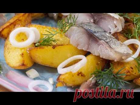 Скумбрия с картошкой и луком.