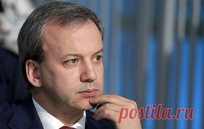 Дворкович заявил, что робот на жеребьевке матча за шахматную корону был близок к провалу. Робот провел жеребьевку цвета фигур матча за звание чемпиона мира по шахматам