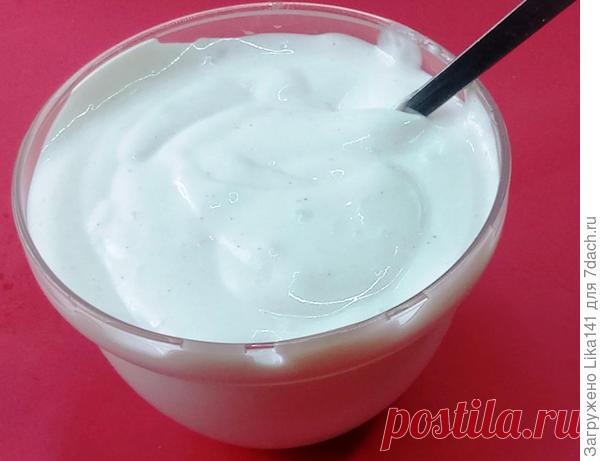 Бюджетный майонез для салатов. 
Называется он «Заварной», потому что предварительно часть компонентов заваривается. За счет этого идет меньше масла

Источник: https://7dach.ru/recepty/Lika141/byudzhetnyy-mayonez-dlya-salatov-kak-prigotovit-mayonez-v-domashnih-usloviyah-bez-konservantov-210180.html?utm_source=notify&utm_medium=email&utm_campaign=stats