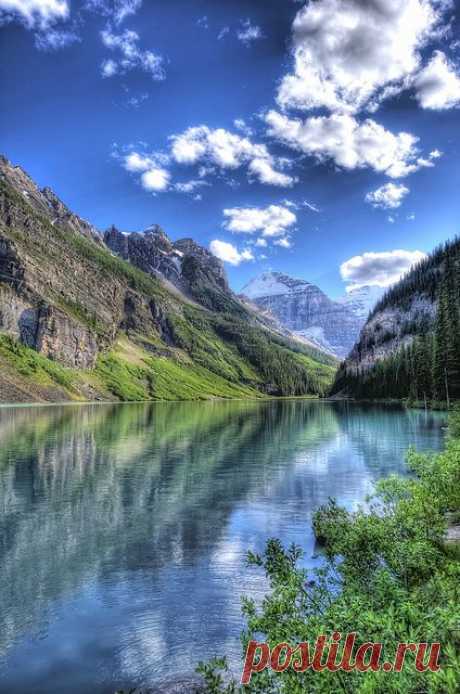 Фотографии от пользователя Nik-On! (Very Busy) на flickr
 · · · HDR image processed from 7 exposures with Photomatix Pro. Seen and captured some weeks ago at Lake Louise when hiking with some good friends. What a lovely day! Check some more details in Large…
