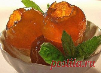 ПРОЗРАЧНОЕ ВАРЕНЬЕ ИЗ ЯБЛОК - ТАКОЕ ВКУСНОЕ И КРАСИВОЕ, ЧТО ЕЛ БЫ И ЕЛ
Яблок в этом году будет очень много. Будем варить вкусное варенье!!!

На 1 кг. яблок берём 1,2 кг. сахара.
Удаляем середины, засыпаем сахаром и оставляем на 10-12 часов
Яблоки с сахаром должны постоять какое-то время, чтобы выделился сироп. Удобнее всего нарезать яблоки вечером, к утру они уже будут в яблочно–сахарном сиропе.

Дальше варить варенье из яблок на медленном огне, постоянно помешивая.
Закипе...