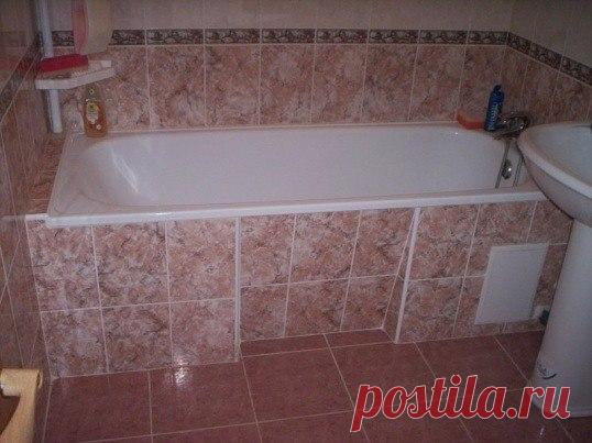 Как герметизировать ванную 

После ремонта в ванной комнате следует подумать о сохранении отделки стен, пола и сверкающей сантехники. Чтобы вода не затекала за края и не приводила к ненужной сырости, следует провести герметизацию щелей между стеной и ванной. 

Вам понадобится 
- силиконовый герметик; 
- строительный пистолет; 
- растворитель; 
- самоклеющийся шнур; 
- жидкие гвозди; 
- галтель; 
- перчатки; 
- ножницы; 
- нож или шпатель; 
- кисть. 
Инструкция 
1Подготовьт...