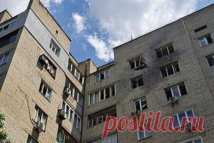 Украинские войска нанесли удар по жилым домам в Донецке. Вооруженные силы Украины нанесли удар по жилым домам в Калининском районе Донецка. Об этом сообщил мэр города Алексей Кулемзин. По его словам, в результате обстрела со стороны украинских войск оказались повреждены многоквартирные дома на улицах Капитана Ратникова и Разенкова и на проспекте Ильича, также есть раненые.