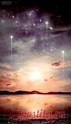 У каждого из нас своя судьба,
Своя тропинка и своя дорога,
Своя надежда и своя мольба
И просьба есть у каждого для Бога.
У каждого из нас свой Ад и Рай,
У каждого из нас свои рассветы,
У каждого наверно есть свой край,
У каждого любовь и счастье где -то.
У каждого понятия свои
О мире ,чести, зависти и злобе,
Для каждого горят свои огни,
Чтоб не свернул он со своей дороги.
Но где - то в точке маленькой одной,
В каком - то завиточке мирозданья,
Все наши души станут вдруг одной,
Одним вселенским