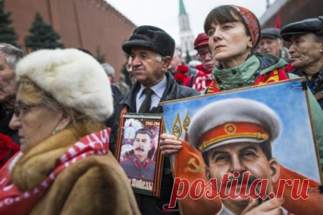 Увы, мы истины не ищем в спорах о Сталине, просто дубасим им друг друга Как всегда 5 марта, в день смерти Сталина, вся политическая Россия начинает отчаянный спор по поводу лежащего в некрополе у Кремлевской стены человеку. При этом тех, кто имеет какую-то среднюю, нейтральную точку зрения на этого человека, почти что нет...