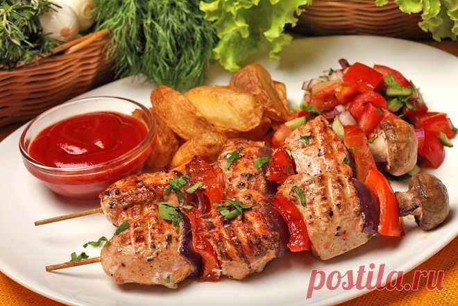 38 рецептов шашлыка - из мяса, рыбы и даже картошки на майские праздники.