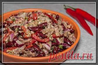 Салат Тбилиси Сочетание ингредиентов совершенно замечательное, причем каждый ингредиент совершенно необходим и вряд-ли может быть заменен каким-либо иным или же отброшен за ненадобностью. Единственные вольности, которые позволяет этот салат — это пропорции всех составляющих салата...