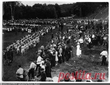 Заглянем в СССР 1926-го года. Посмотрим на цены в магазинах, где 1 кг красной икры стоит как 1,5 кг варенья | Игрушка Ёлочная | Яндекс Дзен