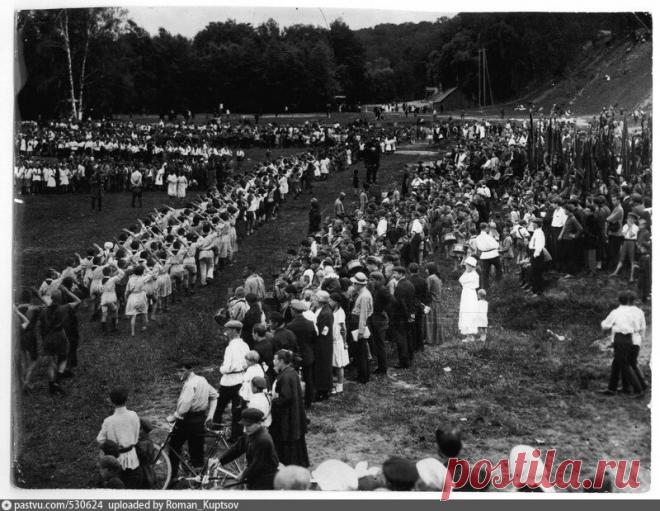 Заглянем в СССР 1926-го года. Посмотрим на цены в магазинах, где 1 кг красной икры стоит как 1,5 кг варенья | Игрушка Ёлочная | Яндекс Дзен