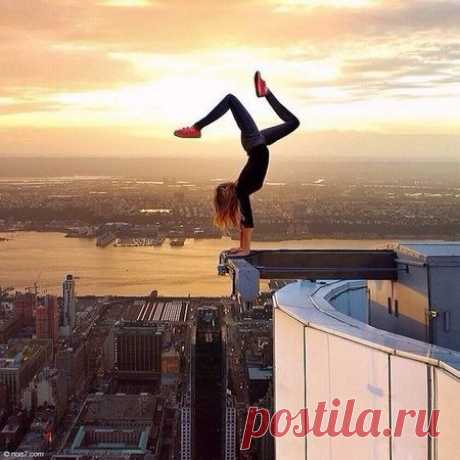 Как стать успешным и счастливым?
В заключение хотелось бы сказать, что нет такого человека на земле, который бы не смог развиваться и совершенствоваться по каким бы то ни было «медицинским противопоказаниям». И я больше чем уверена, что человеческое выражение «не могу» равняется значению «не хочу»! Если же вы полагаете иначе, тогда объясните мне обратное: «Почему, когда человек хочет чего-то, для него препятствий не существует?»