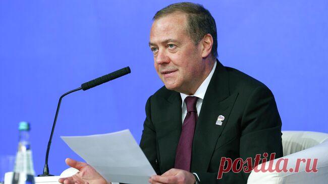 ОПК России продолжает выпуск вооружения для целей СВО, заявил Медведев