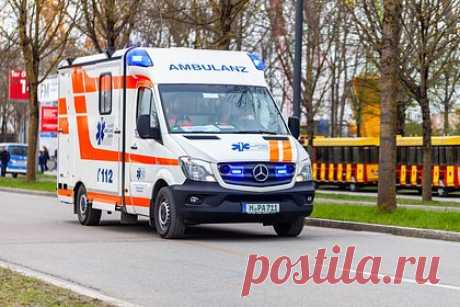 В Германии два пилота погибли при столкновении самолетов в небе. Два пилота высшего пилотажа погибли при столкновении самолетов в небе над немецкой федеральной землей Тюрингия. Известно, что авиакатастрофа произошла в субботу, 24 сентября, в небе над открытой местностью неподалеку от аэродрома Гера-Леумниц, Германия. На место аварии после крушения прибыли правоохранители.