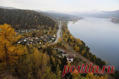 Режим «черного неба» объявили в российском городе. В Красноярске с 19:00 15 октября и до 19:00 18 октября объявлен режим «черного неба» — неблагоприятных метеоусловий (НМУ). Такие условия неблагоприятны прежде всего для рассеивания вредных примесей в атмосферном воздухе, сообщили в Среднесибирском управлении по гидрометеорологии и мониторингу окружающей среды.