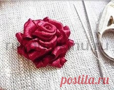 Вышиваем розы атласными лентами. Техника вышивки.