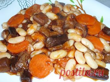 Фасоль тушеная с грибами