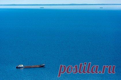 Судоходство в Босфоре восстановлено после аварии с сухогрузом. Движение судов в проливе Босфор восстановлено после аварии с сухогрузом, у которого отказал двигатель. Ранее сообщалось, что у 190-метрового судна Annita (“Аннита“), следующего из турецкого порта Тузла в российский Кавказ, произошла поломка двигателя. К нему были оперативно направлены два буксира и катер с лоцманом.