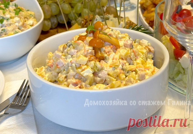 Салат с карбонадом и маринованными грибами
На моем канале уже собрано множество рецептов салатов с разнообразными составляющими. Сегодня хочу поделиться рецептом вкусного сытного салата, который я подала на праздничный стол в честь Дня рождения мужа.