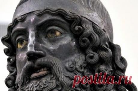 Загадочные народы.
Вполне возможно, что это изображение этруска, скульптура которого находится в одном из музеев Апеннинского полуострова. Изображение для заставки взято произвольно, об этрусках в тексте будет ниже.
В …