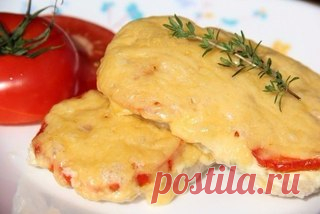Свинина, запеченная с помидорами и сыром