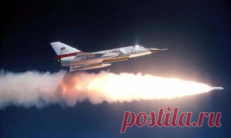 F-106 запускает ракету / Физика невозможного!