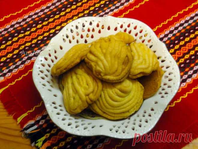 Печенье через мясорубку (хризантемы), старинные рецепты с маргарином, сметаной, майонезом и кефиром в домашних условиях Сейчас на полках магазинов много различных кондитерских изделий. Но все они какие-то одинаковые. А так хочется чего-то по-настоящему вкусного. Как,