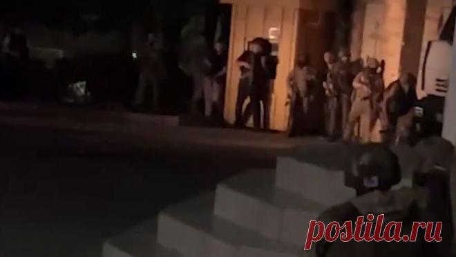 Стало известно, какой еще объект планировали атаковать террористы в Дербенте. Террористы, напавшие на православную церковь и синагогу в Дербенте, планировали осуществить налет и на шиитскую мечеть. Об этом сообщил глава МВД Дагестана Абдурашид Магомедов, передает РИА Новости. "Те же люди, которые в Дербенте ...