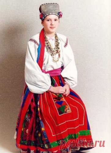 Обрядовое празднество совершеннолетия девицы у русских Обряд приема в общину юношей у первобытных народов. Первоначальный смысл его и переживания у народов европейских. Древнерусские постриги. Соответствующий обряд над девицами. Свидетельства о