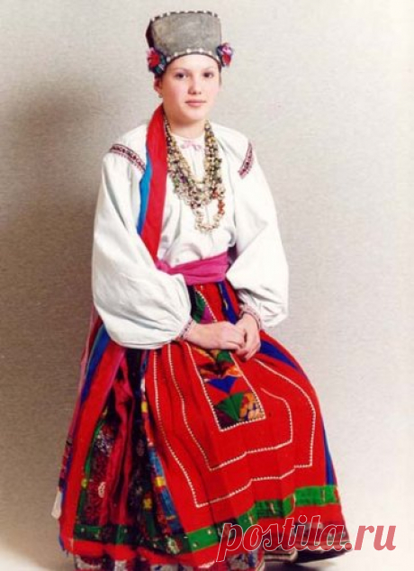 Обрядовое празднество совершеннолетия девицы у русских Обряд приема в общину юношей у первобытных народов. Первоначальный смысл его и переживания у народов европейских. Древнерусские постриги. Соответствующий обряд над девицами. Свидетельства о