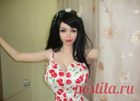 Живая кукла из Киева - 17-летняя Лолита Ричи.