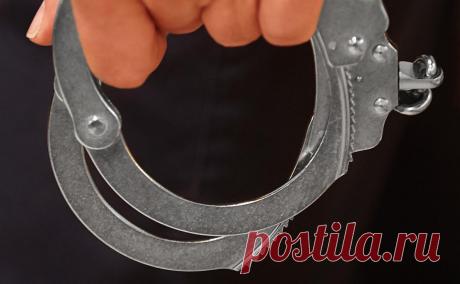 Суд приговорил жителя Узбекистана к тюрьме за оскорбление президента. 19-летний житель Самаркандской области опубликовал комментарий к видео о семье Шавката Мирзиёева в Instagram, который суд счел оскорбительным