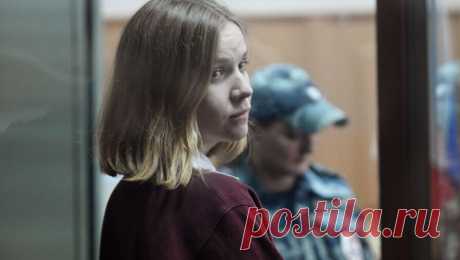 Трепова извинилась перед вдовой Владлена Татарского. Террористка Дарья Трепова, получившая 27-летний срок за подрыв кафе, в котором находился военкор Владлен Татарский (Максим Фомин), извинилась перед его вдовой Валерией на заседании Апелляционного военного суда. Об этом сообщило РИА ...
