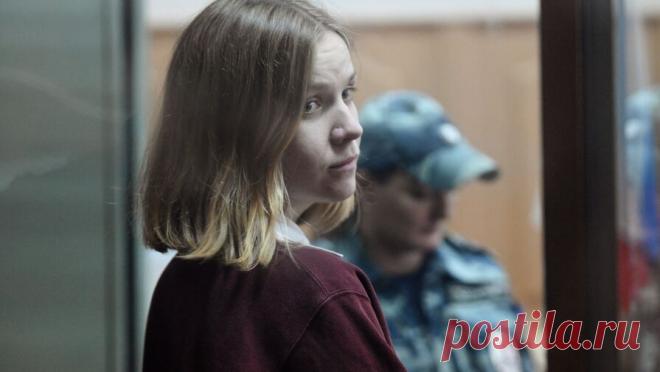 Трепова извинилась перед вдовой Владлена Татарского. Террористка Дарья Трепова, получившая 27-летний срок за подрыв кафе, в котором находился военкор Владлен Татарский (Максим Фомин), извинилась перед его вдовой Валерией на заседании Апелляционного военного суда. Об этом сообщило РИА ...