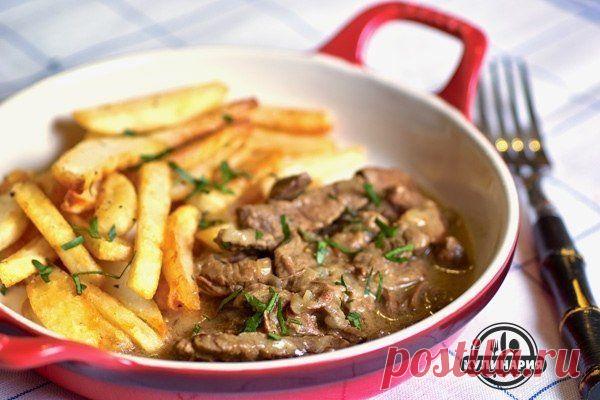 БЕФСТРОГАНОФ С КАРТОФЕЛЕМ ПО-ДЕРЕВЕНСКИ.