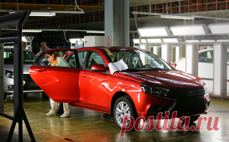 Глава АвтоВАЗа допустил рост спроса на Lada из-за геополитики. Глава АвтоВАЗа Николя Мор заявил, что ухудшение геополитической ситуации может привести к росту спроса на национальные товары, включая автомобили Lada. Так он ответил на вопрос про реакцию покупателей на признание ДНР и ЛНР