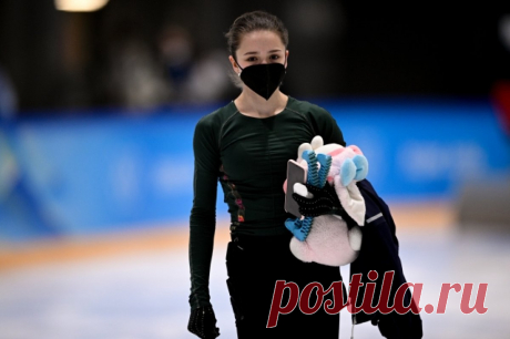 Валиева захватила лидерство после короткой программы на чемпионате России. Первенство страны проходит в Челябинске.