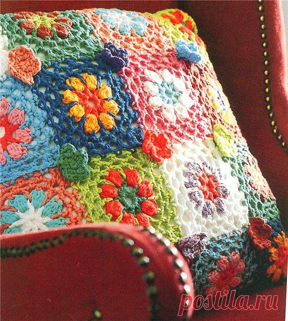 Яркая подушка крючком / Вязаные крючком аксессуары / PassionForum - мастер-классы по рукоделию