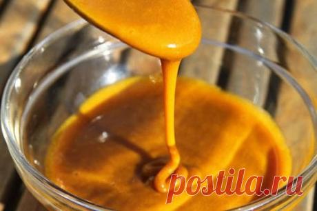 Как приготовить натуральный антибиотик из куркумы и пчелиного меда?

Известный как «золотой мед», этот натуральный антибиотик является отличной альтернативой для уничтожения внутренних и внешних вирусов и бактерий. 

Его можно принимать внутрь для профилактики или при первых симптомах любой инфекции или простудного заболевания 

Его очень просто приготовить из самых доступных ингредиентов. 

Тебе понадобится: 
⅓ чашки органического меда (100 г) 
1 столовая ложка молотой ку...