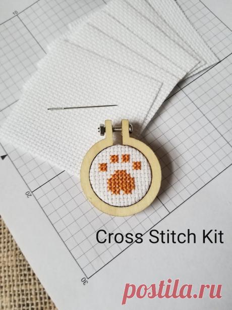 Counted Cross Stitch Kit Paw Print Mini - Etsy España